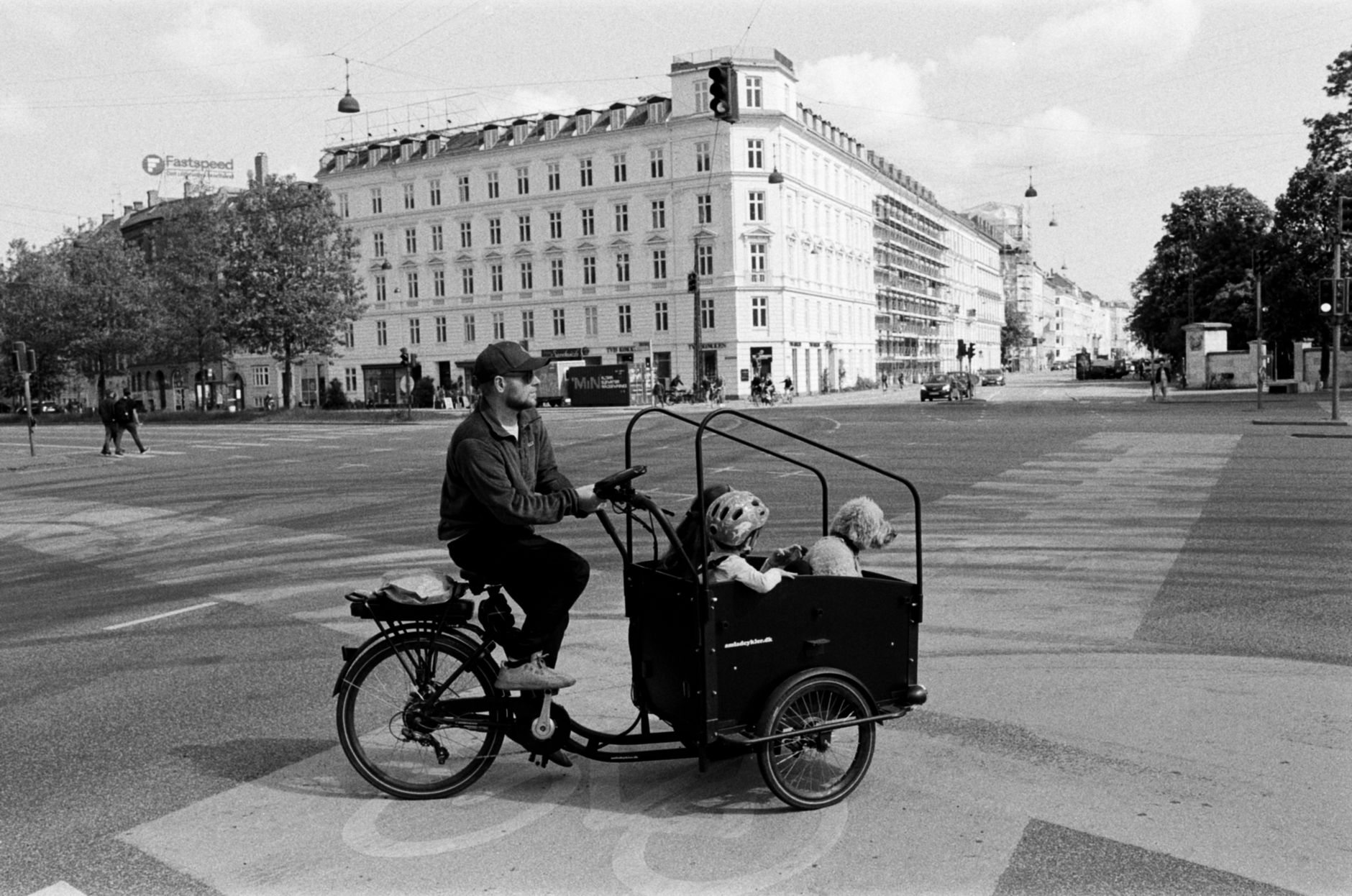 Ladcykel med el til børn – sådan holder hele familien samme tempo på turen
