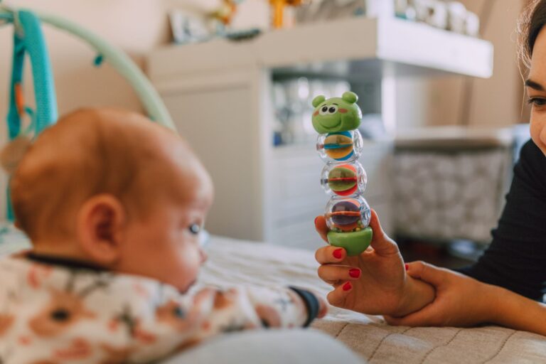 Den stille revolution: Minimalistisk babylegetøj og hvad mindre faktisk giver mere af